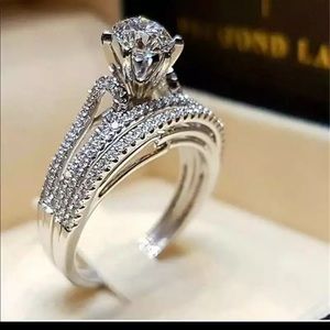 18k WHITE GOLD SIMULATED DIAMONDS WOMENS RIBGS